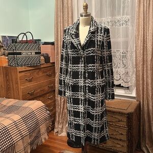 NWT 🌺🌺 St John Knit topper with amazing knit detail. See photos. Size 10